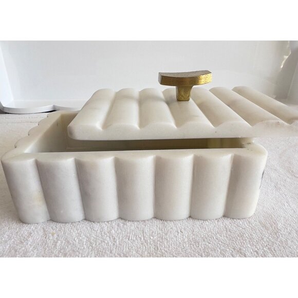 Marble Alabaster Fluted Vanity Jewelry Trinket Box 7 x 5 x 3 Gold Handle - Picture 3 of 9